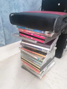 Mini chaine hi-fi à réparer + divers CD audio