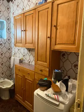 plusieurs meubles de salle de bain