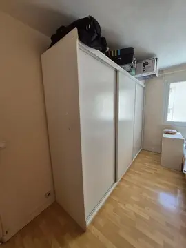 Armoire penderie avec portes coulissantes