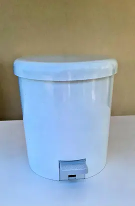 Poubelle de salle de bain