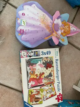 déguisement, puzzle et jeu enfant