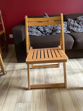 4 chaises pliantes en bois clair