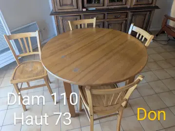 Table et chaise en bois