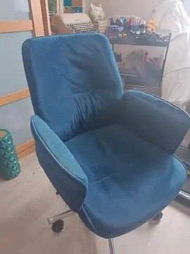 Fauteuil en velours bleu