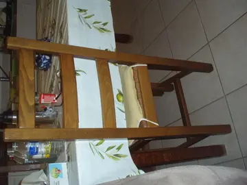 5 CHAISES BOIS PAILLETEES BON ETAT