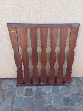 barrière en bois lazurée