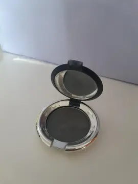 fard à paupieres gris