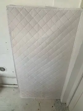petit matelas avec housse lavable et draps
