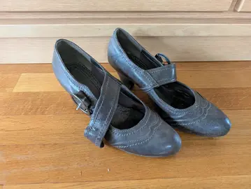 Chaussures grises taille 40
