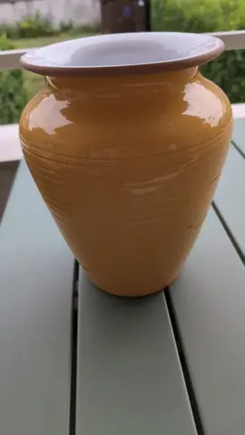 vase jaune environ 30 cm de haut
