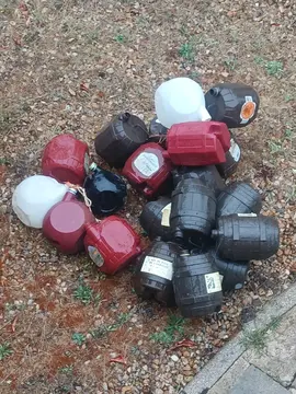 petits fûts à vin en plastique avec ou sans bouchons