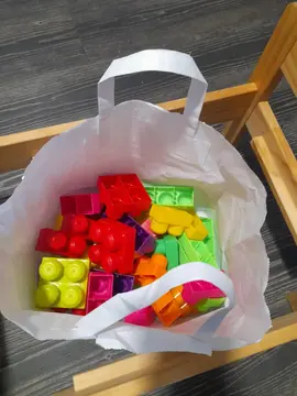 lego ,lit poupée et toise d'enfant