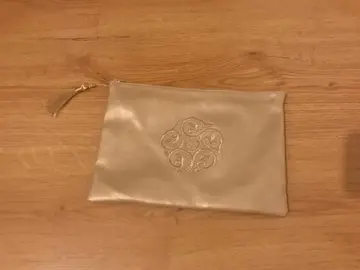 pochette avec fermeture éclaire