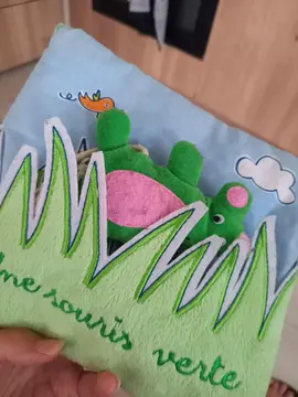 livre bébé très mignon et interactif