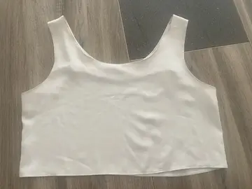 Joli débardeur / top / court taille 38