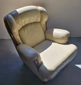 2 bons vieux fauteuils en cuir confortables