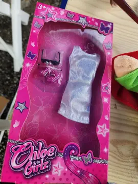 neuve emballée tenue poupée Barbie