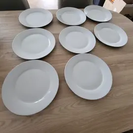 Donnons 8 assiettes plattes blanches