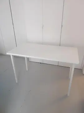 donne 4 tables Ikea hissmon