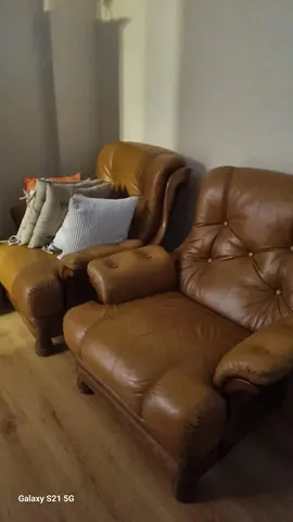 banquette 2 plces et ses deuix fauteuils