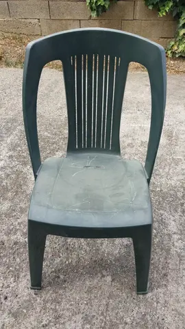 chaise de jardin en plastique verte