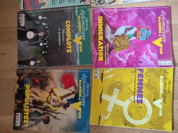 lot de magasines (Manière devoir, Socialter, ...)