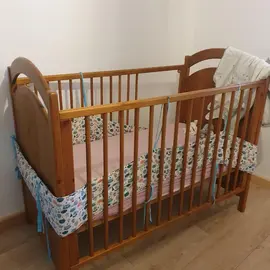 lit bébé à barreaux