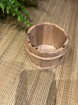 Petit cache pot en bois