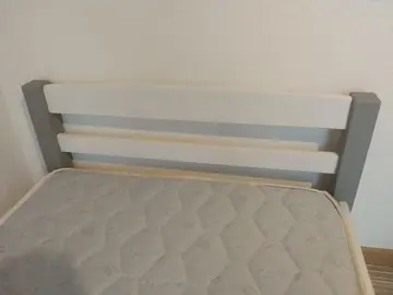 lit une place avec matelas