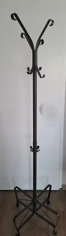 Porte-manteau sur pied