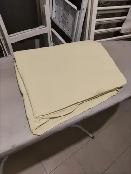 1 drap housse,120*190.Couleur jaune.