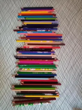 Lot de Crayons de couleur.