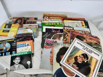 Lot disques et tourne disque