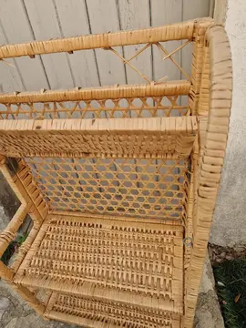 Petite étagère en rotin