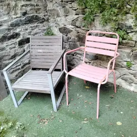 deux fauteuils de jardin