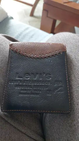 porte feuille levis