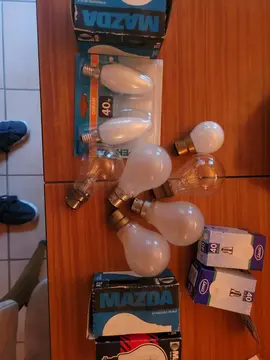 plusieurs ampoules à baïonnette