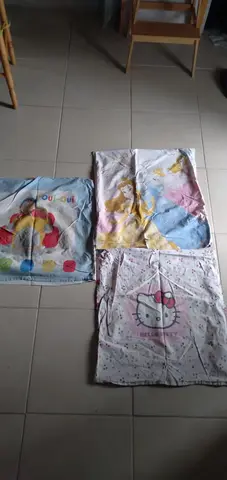 3 taies 60*60cm coton très bon état