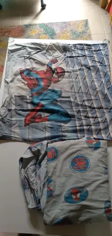 housse 1 place + 1 taie 60*60cm spider man coton très bon état