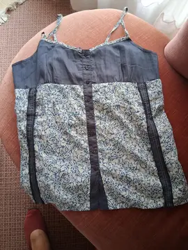 Haut sans manche taille 42/44 TBE
