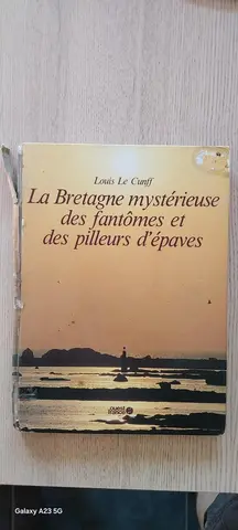 livre la Bretagne mystérieuse des fantômes et des pilleurs d'epaves