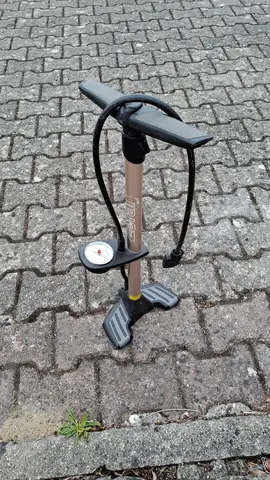 pompe à vélo à pied à réparer