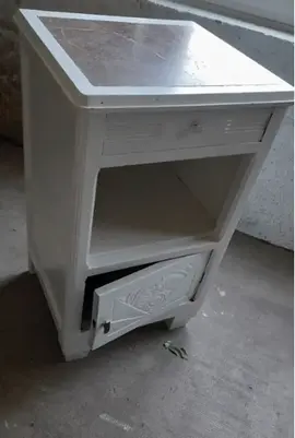 Petit meuble en bois