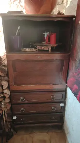 meuble type secrétaire en bois de qualité article très lourd