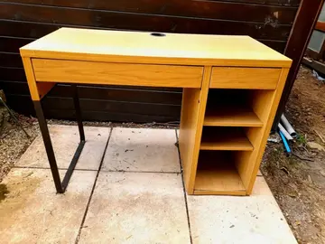 bureau en bois plaqué