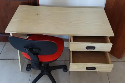 bureau enfant et chaise sur roulettes