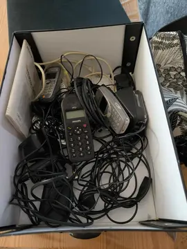 téléphone et câble
