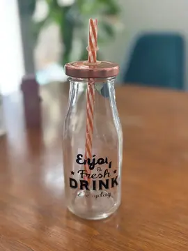 Gourde en verre avec paille