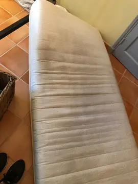 matelas 75 x 190 état moyen pour animaux