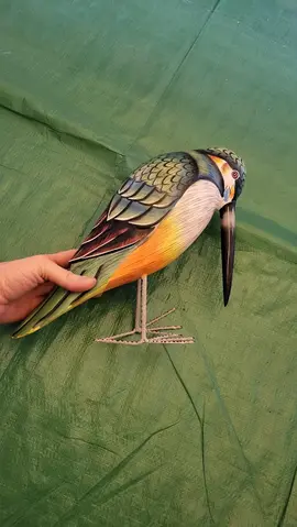 Oiseau multocolore en bois